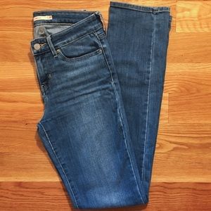 Levi’s 712 Slim.